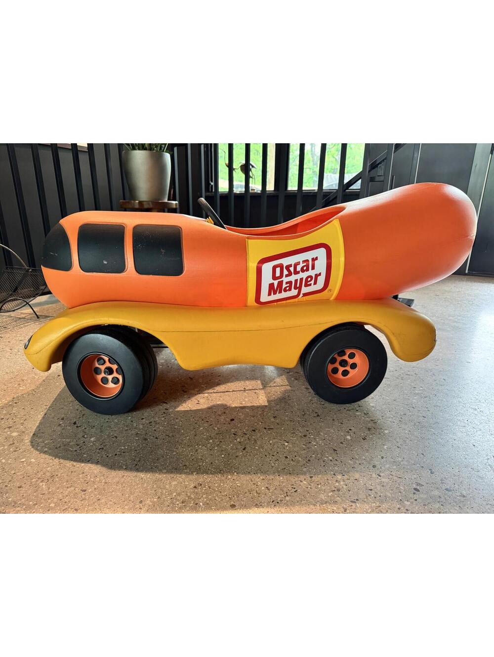 Pristine 1995 Bird Corp. Wienermobile Pedal Car with matching Radio Flyer Wagon - Picture 3 of 9